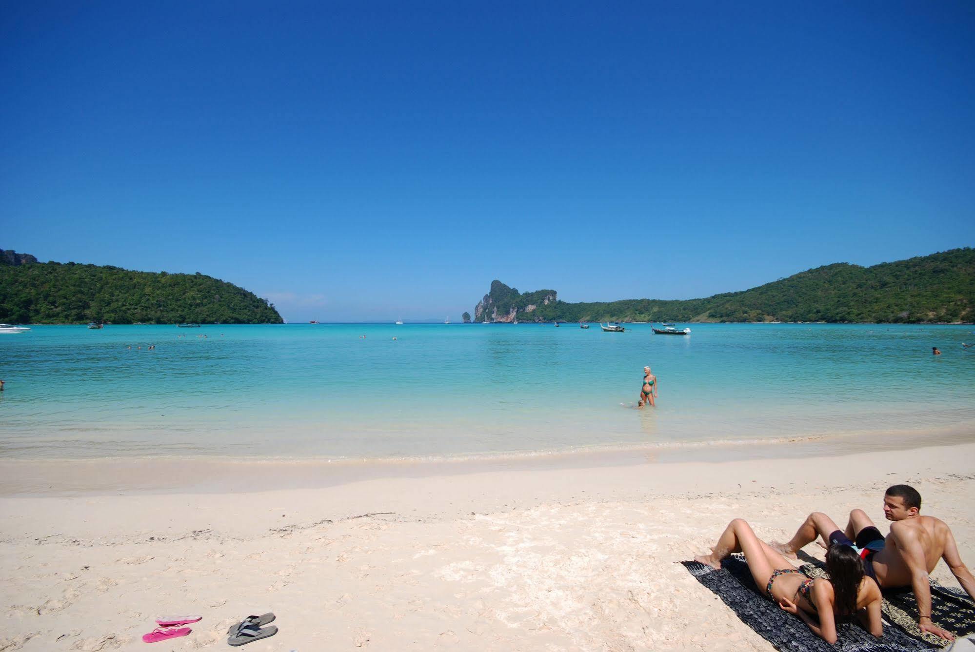 Phi Phi Beach Front Resort Exterior photo